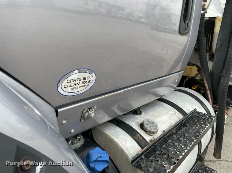 image for item MA9809 2016 International 7600  vacuum truck