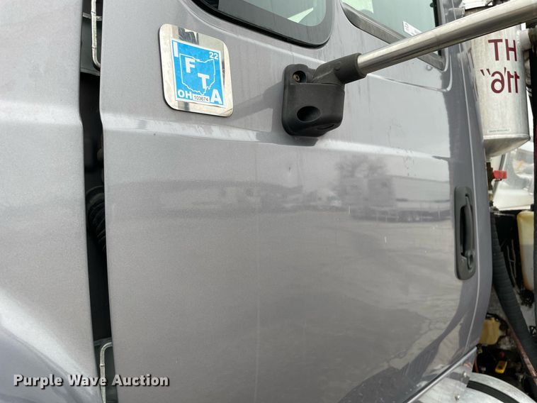 image for item MA9809 2016 International 7600  vacuum truck