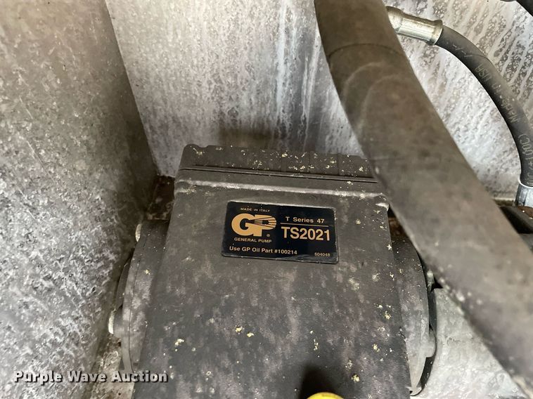 image for item MA9809 2016 International 7600  vacuum truck