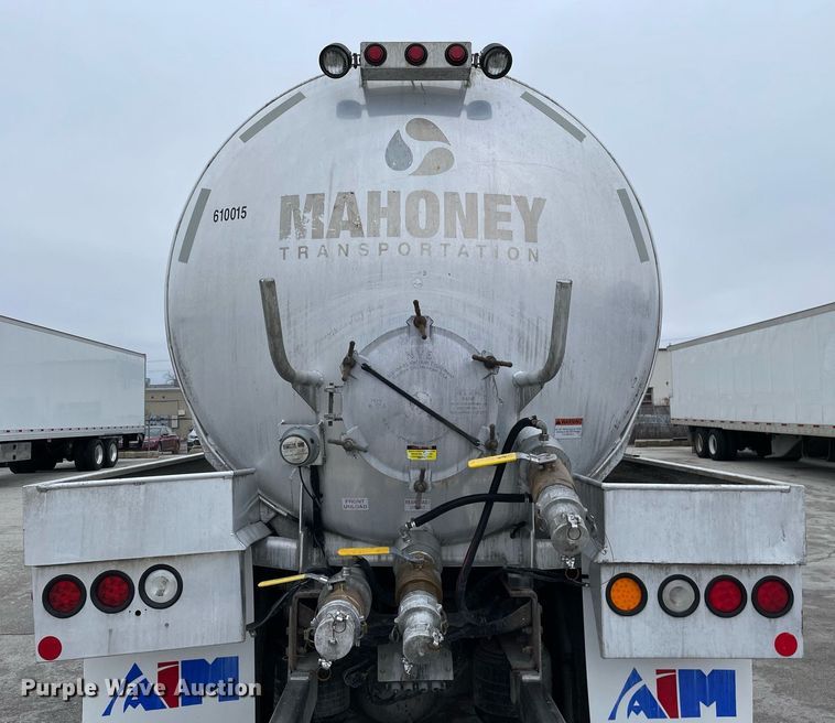 image for item MA9809 2016 International 7600  vacuum truck