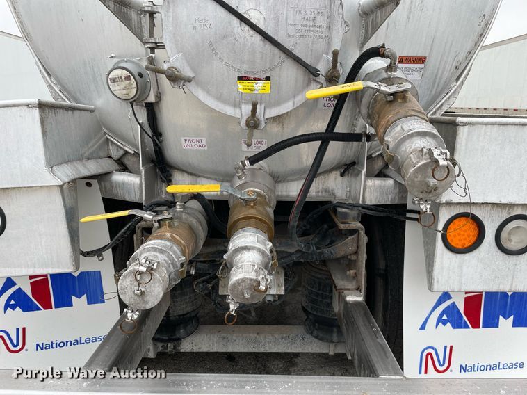 image for item MA9809 2016 International 7600  vacuum truck