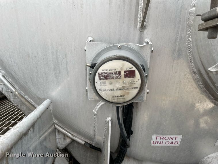 image for item MA9809 2016 International 7600  vacuum truck