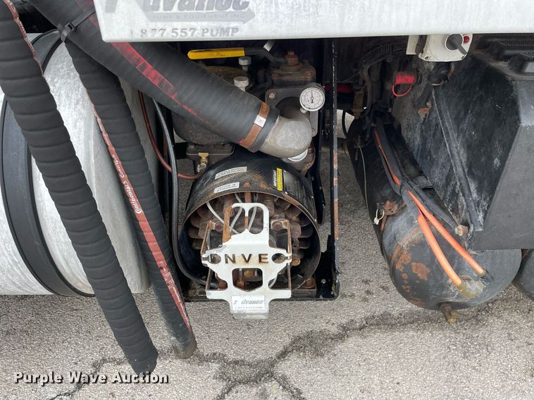 image for item MA9809 2016 International 7600  vacuum truck