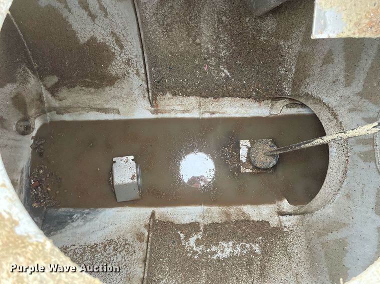 image for item MA9809 2016 International 7600  vacuum truck