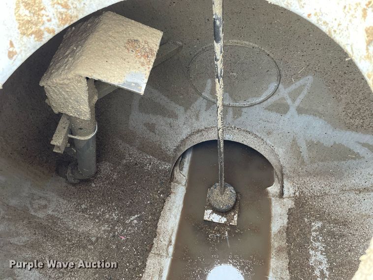 image for item MA9809 2016 International 7600  vacuum truck