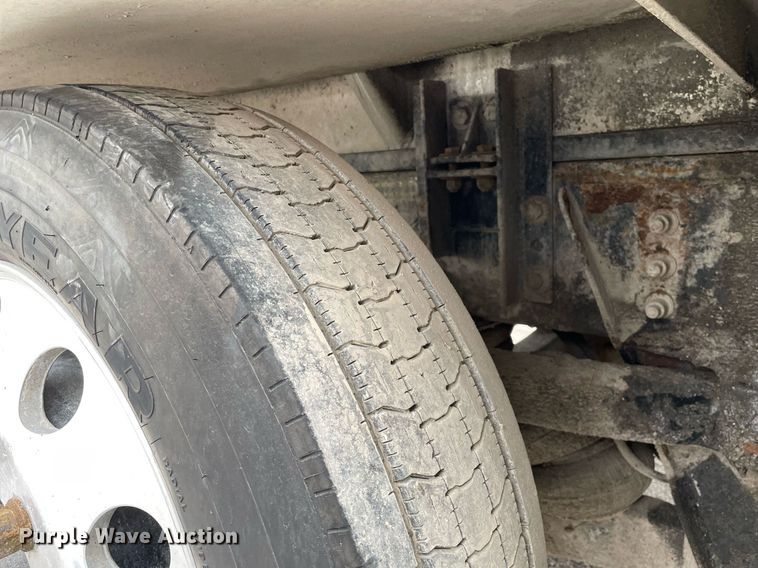 image for item MA9809 2016 International 7600  vacuum truck