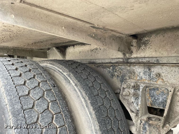 image for item MA9809 2016 International 7600  vacuum truck