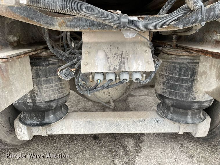 image for item MA9809 2016 International 7600  vacuum truck