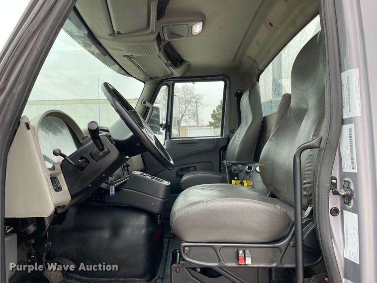 image for item MA9809 2016 International 7600  vacuum truck