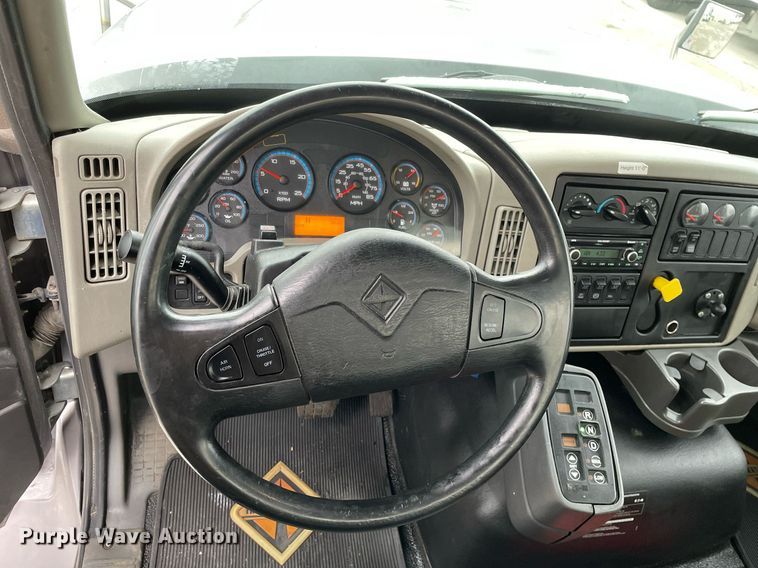 image for item MA9809 2016 International 7600  vacuum truck