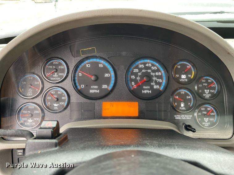 image for item MA9809 2016 International 7600  vacuum truck