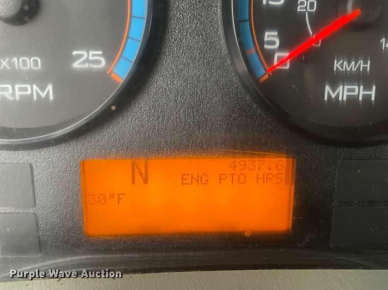 image for item MA9809 2016 International 7600  vacuum truck