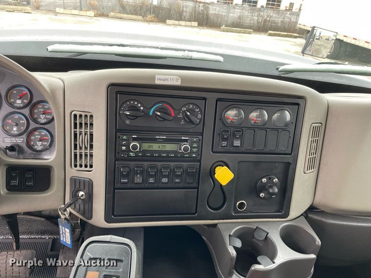 image for item MA9809 2016 International 7600  vacuum truck