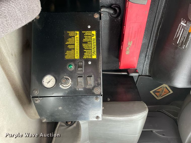 image for item MA9809 2016 International 7600  vacuum truck