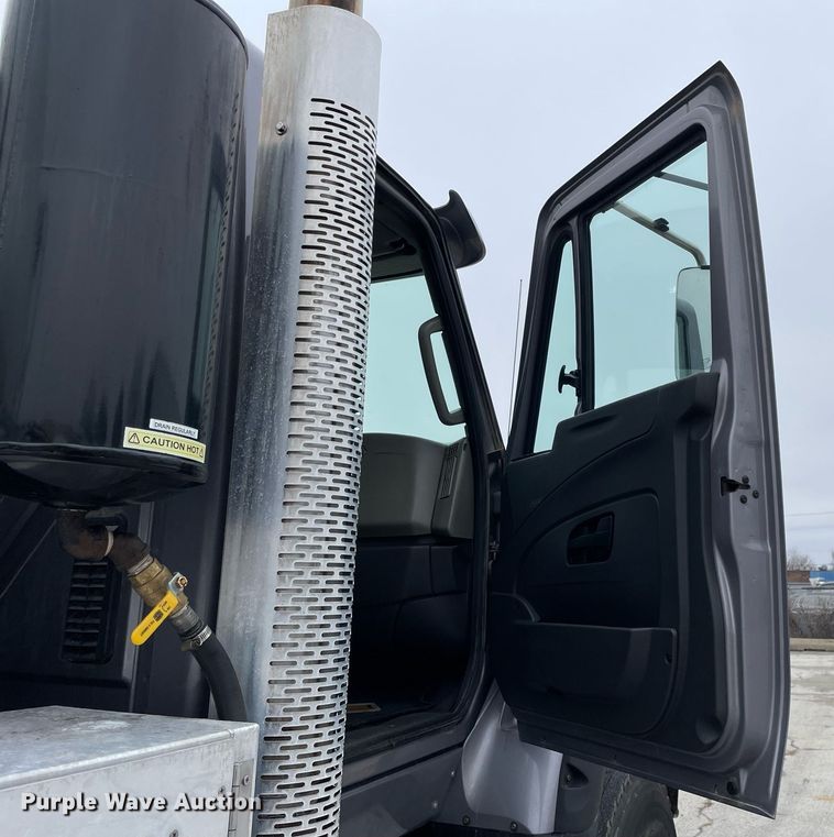 image for item MA9809 2016 International 7600  vacuum truck