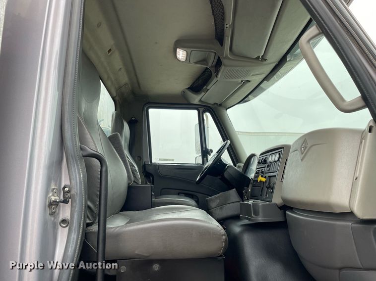 image for item MA9809 2016 International 7600  vacuum truck