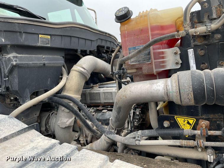 image for item MA9809 2016 International 7600  vacuum truck