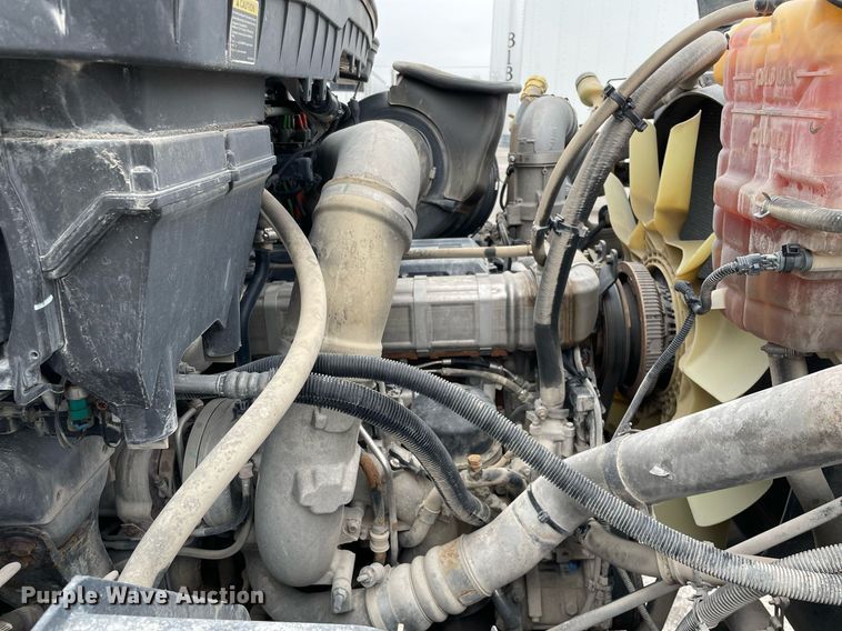 image for item MA9809 2016 International 7600  vacuum truck