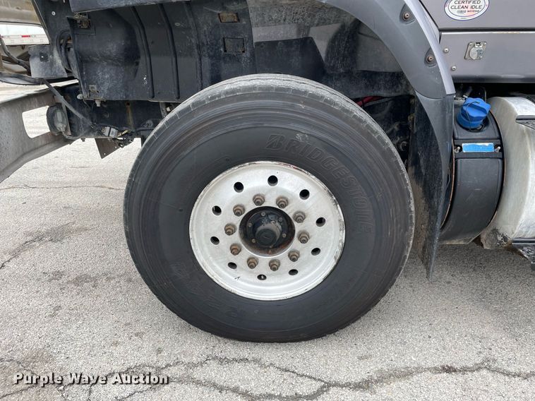 image for item MA9809 2016 International 7600  vacuum truck