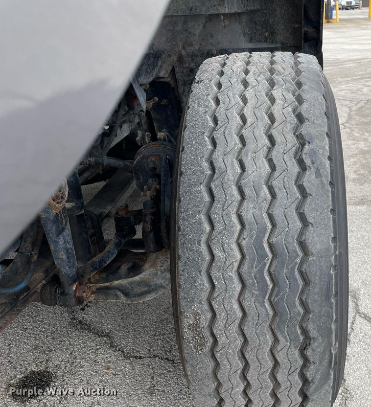 image for item MA9809 2016 International 7600  vacuum truck