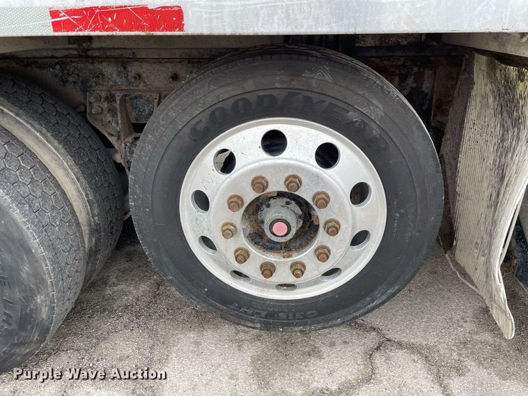 image for item MA9809 2016 International 7600  vacuum truck