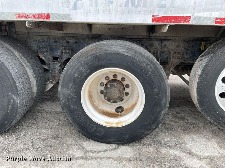 image for item MA9809 2016 International 7600  vacuum truck