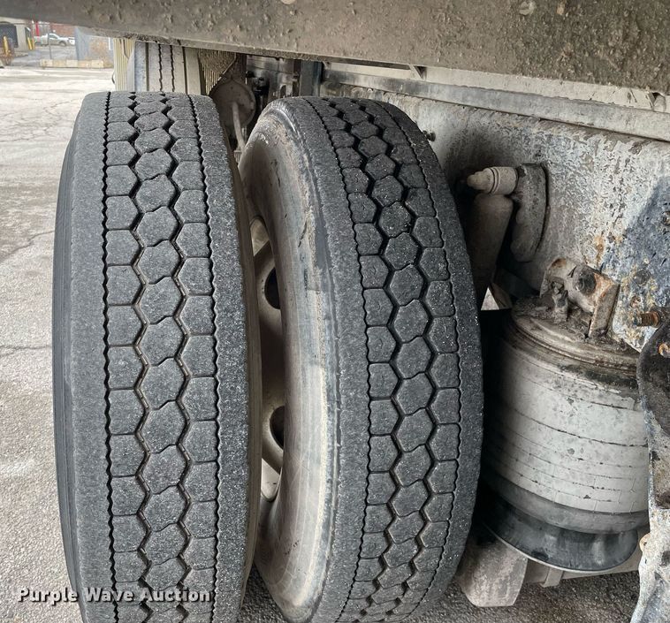 image for item MA9809 2016 International 7600  vacuum truck