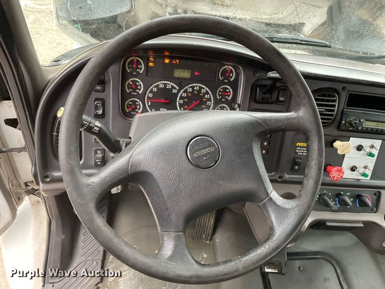 image for item MA9844 2008 Freightliner Business Class M2  bucket truck