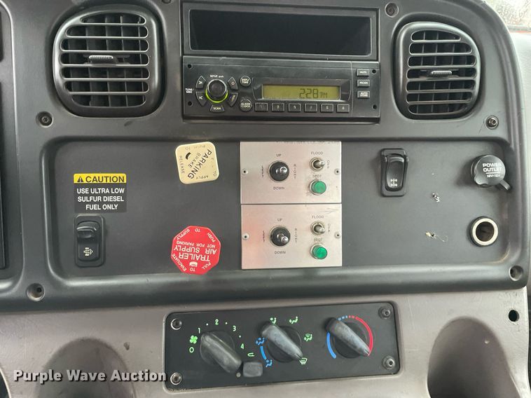 image for item MA9844 2008 Freightliner Business Class M2  bucket truck