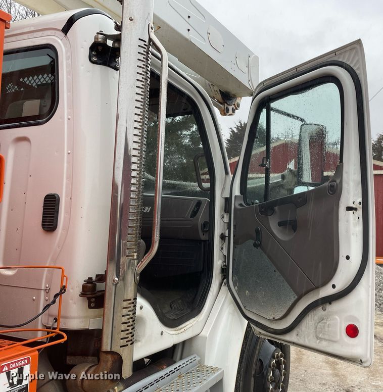 image for item MA9844 2008 Freightliner Business Class M2  bucket truck