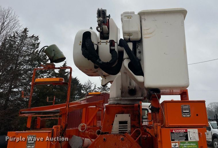 image for item MA9844 2008 Freightliner Business Class M2  bucket truck