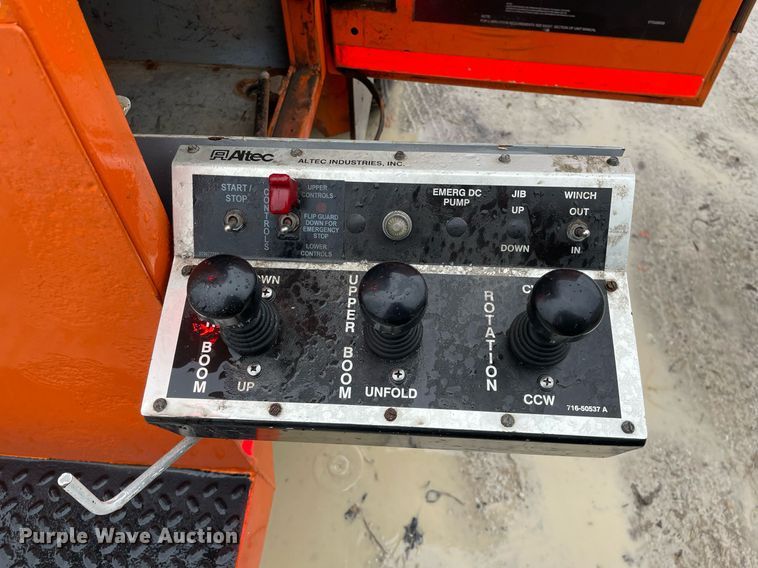 image for item MA9844 2008 Freightliner Business Class M2  bucket truck