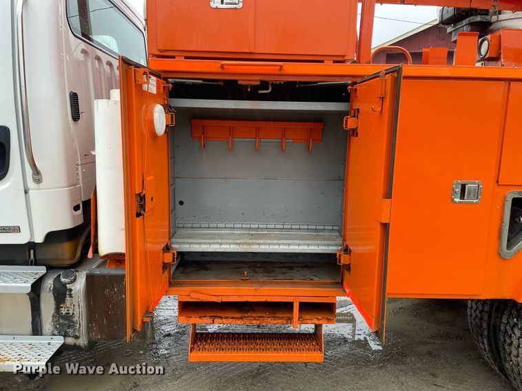 image for item MA9844 2008 Freightliner Business Class M2  bucket truck