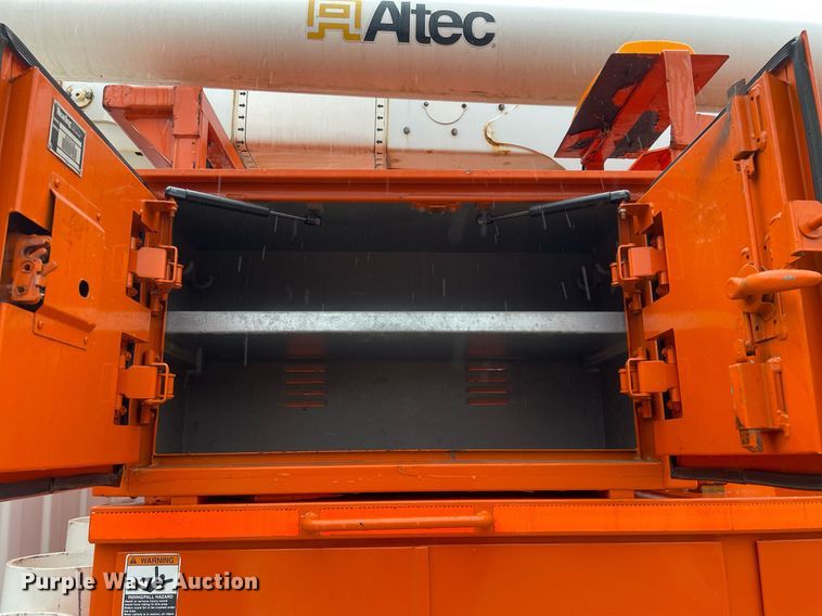 image for item MA9844 2008 Freightliner Business Class M2  bucket truck