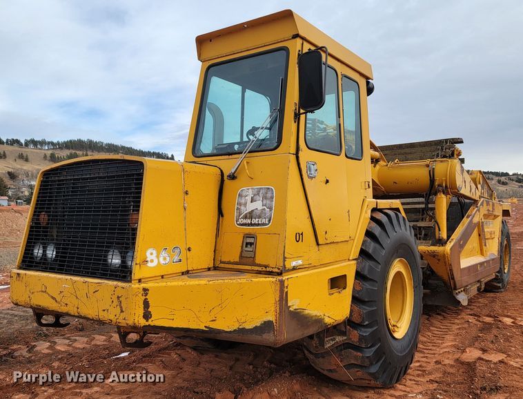 image for item ME9659 1983 John Deere 862  elevating scraper