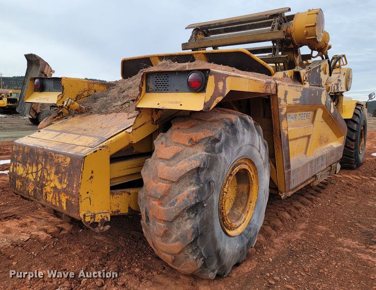 image for item ME9659 1983 John Deere 862  elevating scraper