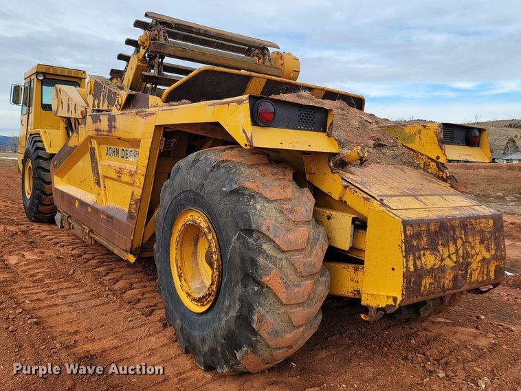 image for item ME9659 1983 John Deere 862  elevating scraper