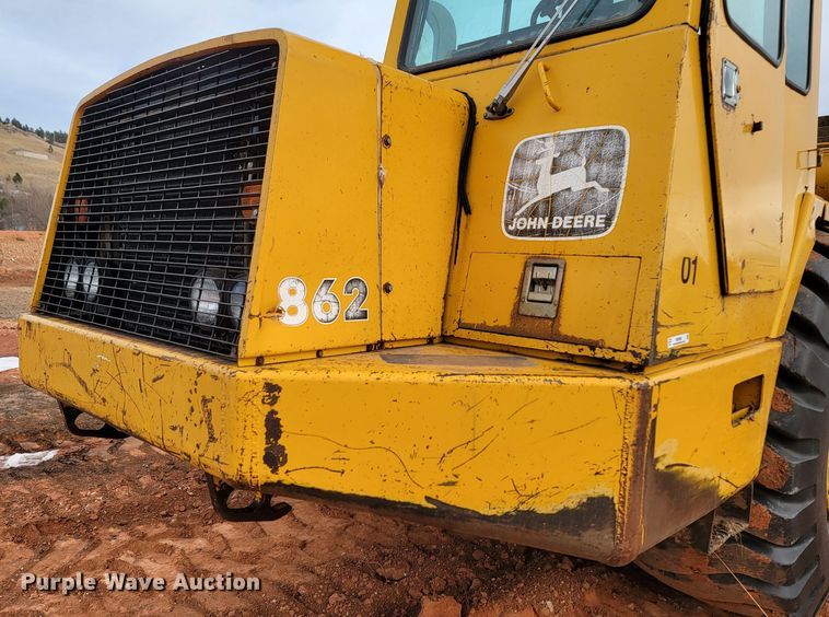 image for item ME9659 1983 John Deere 862  elevating scraper