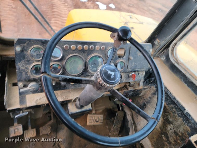 image for item ME9659 1983 John Deere 862  elevating scraper