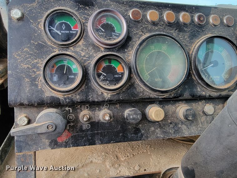 image for item ME9659 1983 John Deere 862  elevating scraper