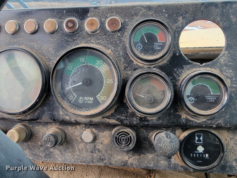 image for item ME9659 1983 John Deere 862  elevating scraper