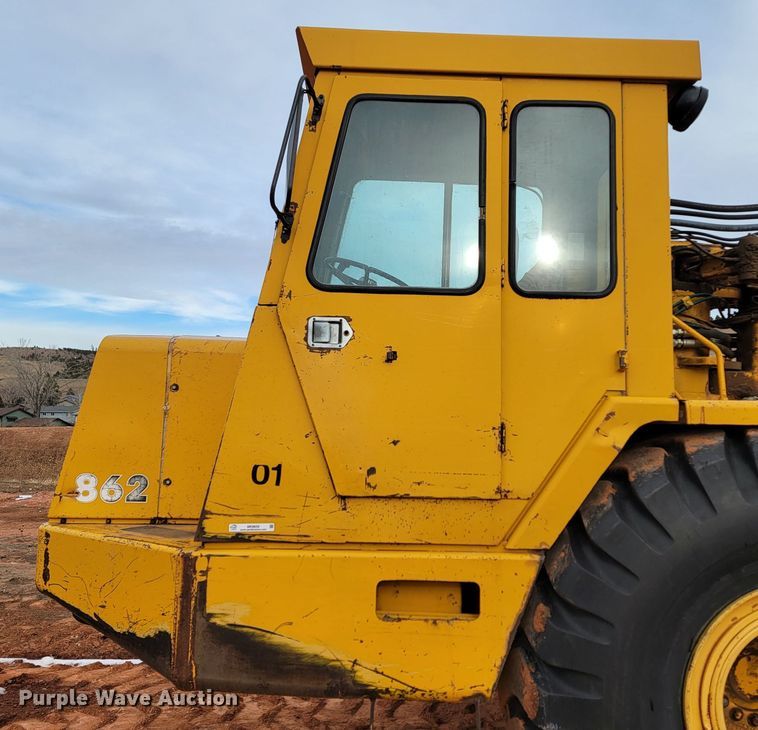 image for item ME9659 1983 John Deere 862  elevating scraper