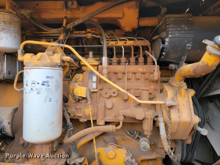 image for item ME9659 1983 John Deere 862  elevating scraper