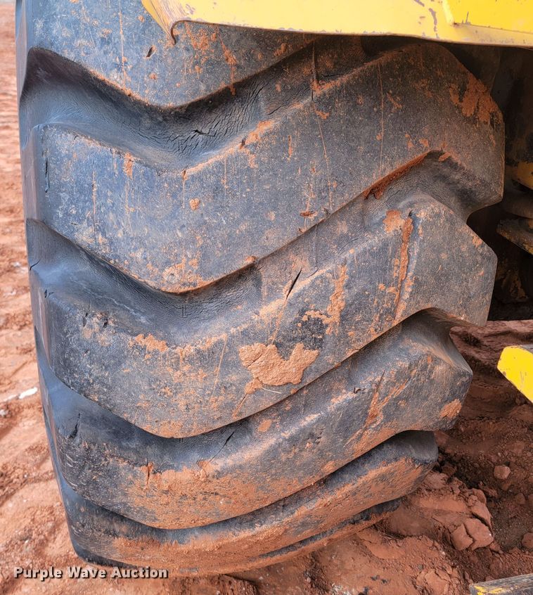 image for item ME9659 1983 John Deere 862  elevating scraper