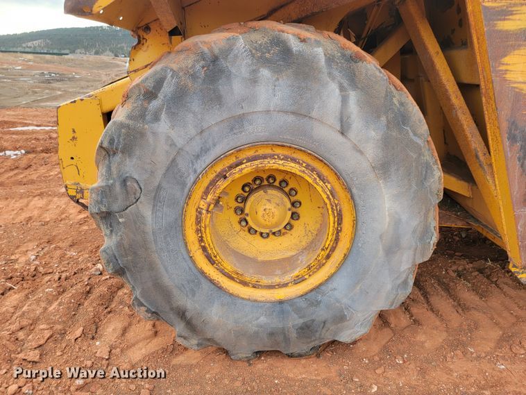 image for item ME9659 1983 John Deere 862  elevating scraper