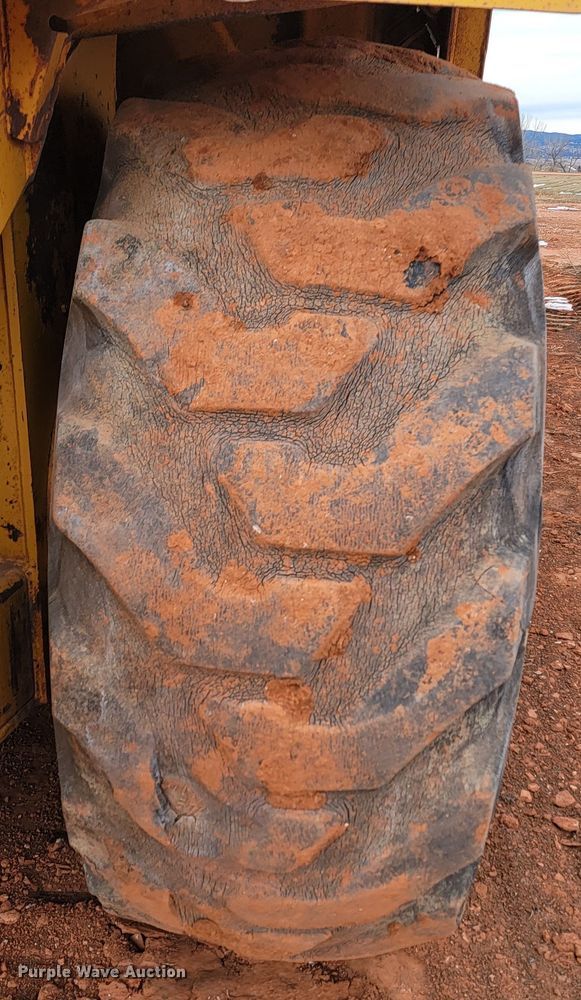 image for item ME9659 1983 John Deere 862  elevating scraper