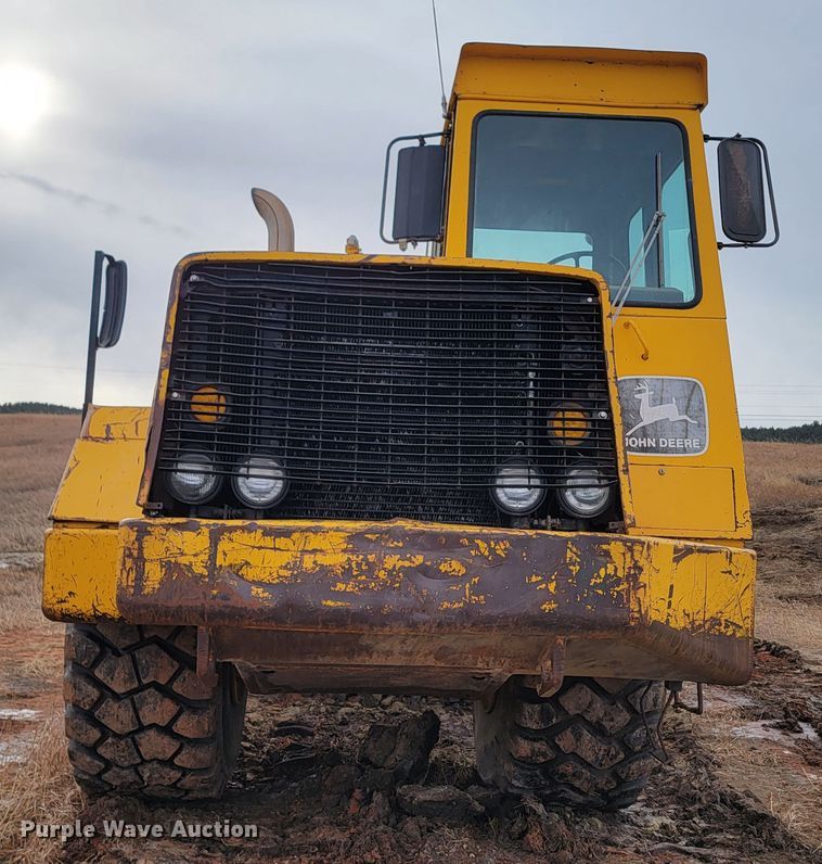 image for item ME9660 1984 John Deere 862  elevating scraper