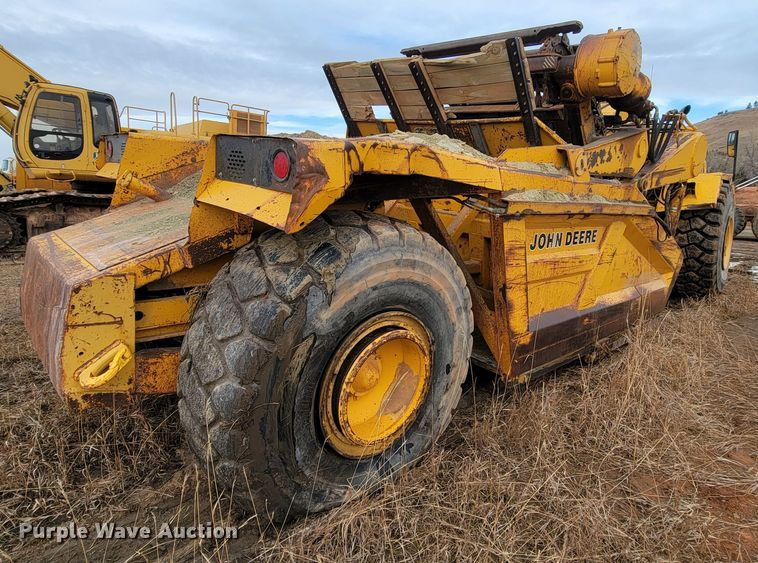 image for item ME9660 1984 John Deere 862  elevating scraper