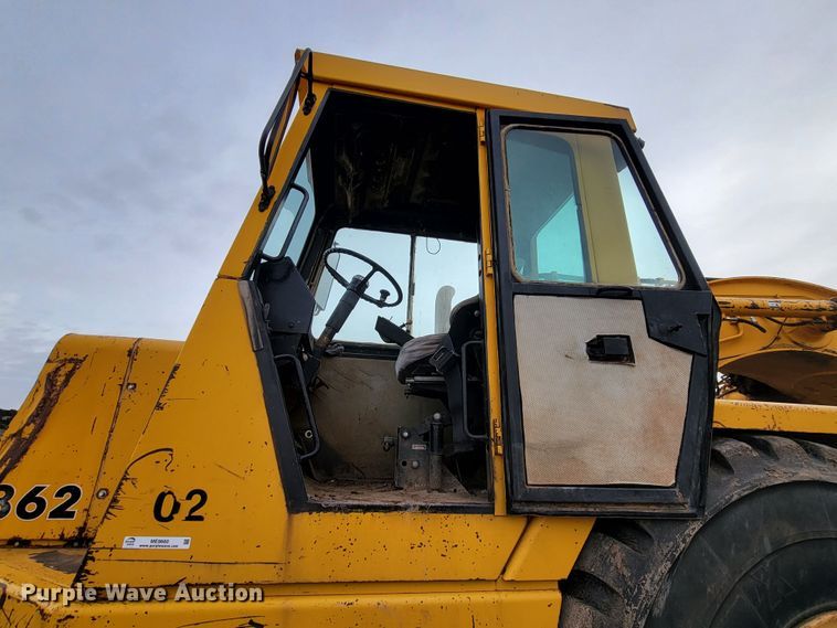 image for item ME9660 1984 John Deere 862  elevating scraper