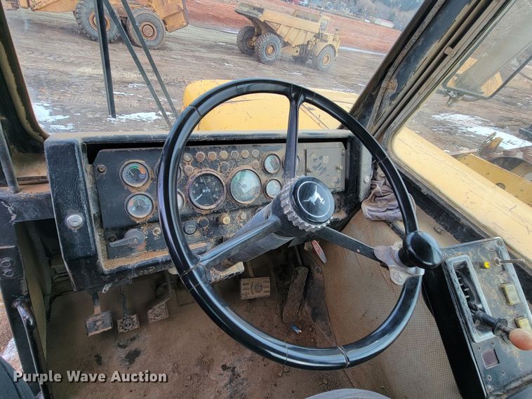 image for item ME9660 1984 John Deere 862  elevating scraper